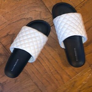 Mercer and Madison Women’s White and Black Slides 8.5